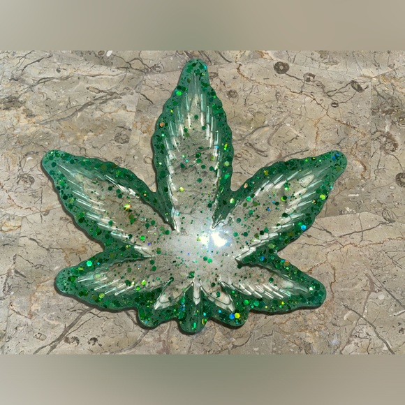 Pot Leaf Resin Ashtray Handcrafted | Home Decor - Picture 3 of 11